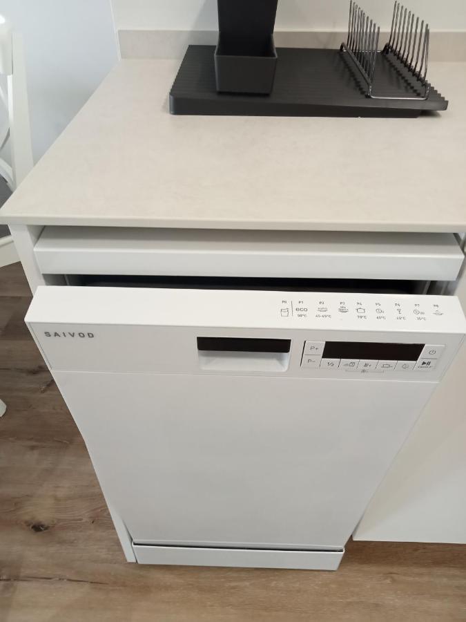 לה פינדה Seafront Apartment Pineda Beach מראה חיצוני תמונה